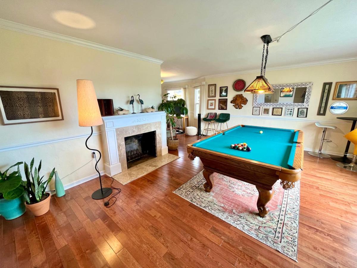 Spacious Renovated Petaluma Home- Pool Table, Fire Pit, Parking Exterior photo